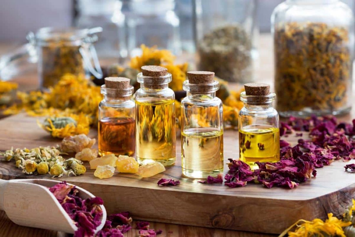 Top 10 loại tinh dầu massage phổ biến và được ưa chuộng nhất tại spa