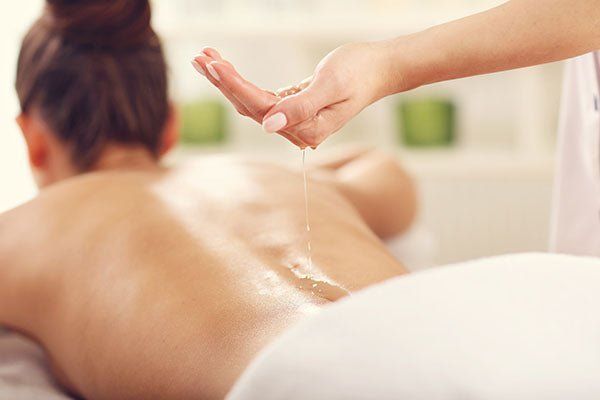 Lotion Massage Hay Oil Massage. Đâu Là Lựa Chọn Chân Ái Cho Làn Da | tigon massa