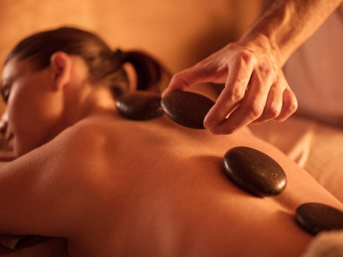 Mất Ngủ Lạ Nhà Khi Du Lịch? Giải Pháp Massage Đá Nóng | tigon massa
