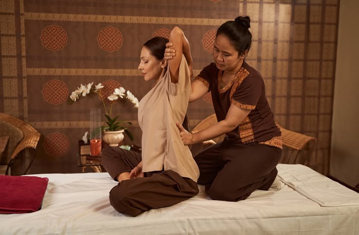 Đau Mỏi Sau Ngày Dài Đi Bộ: Thử Massage Thái Êm Ái tigon massa