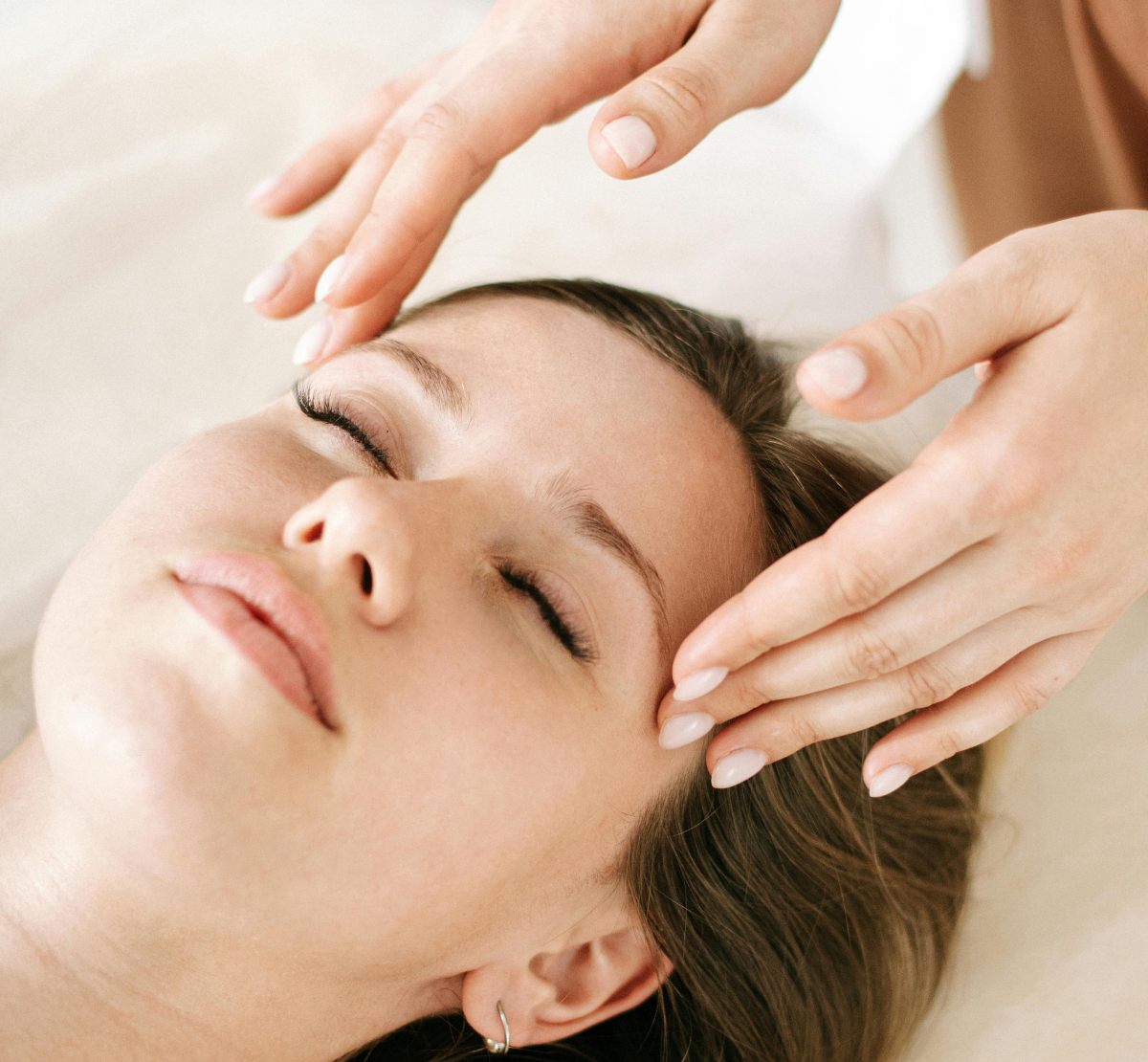 Cách massage giảm đau đầu