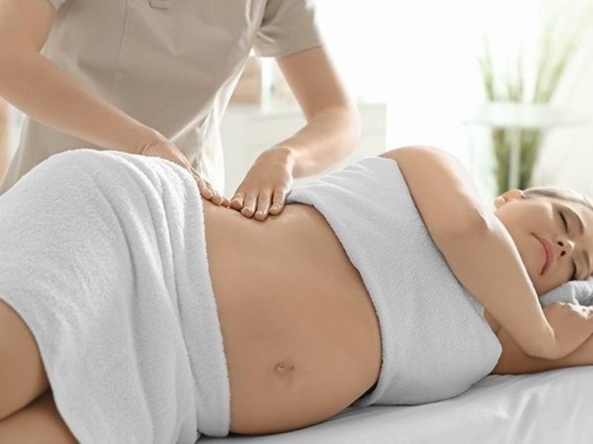 Cách massage giảm đau lưng cho bà bầu