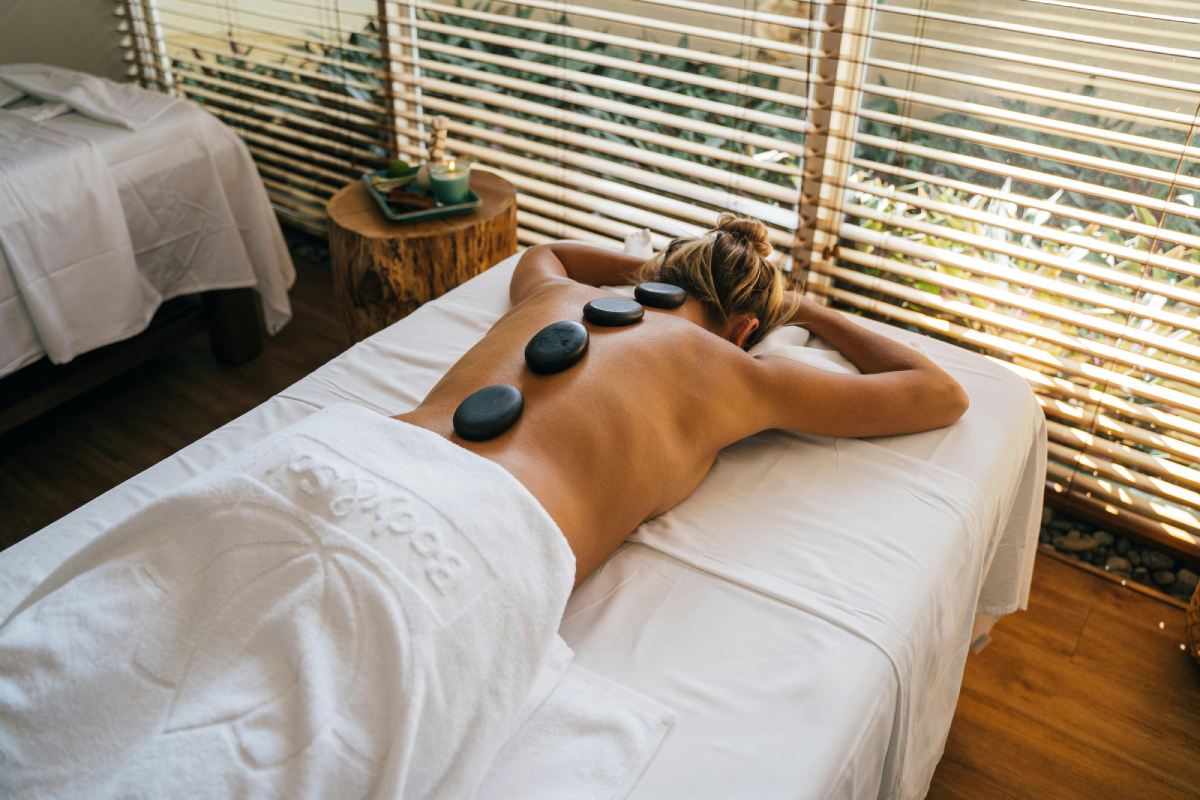 Quy trình massage body đá nóng