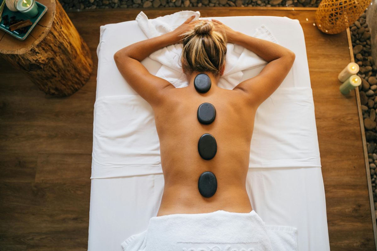 Quy trình massage body đá nóng