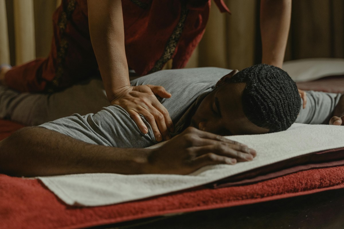cách Massage thư giãn cho chồng