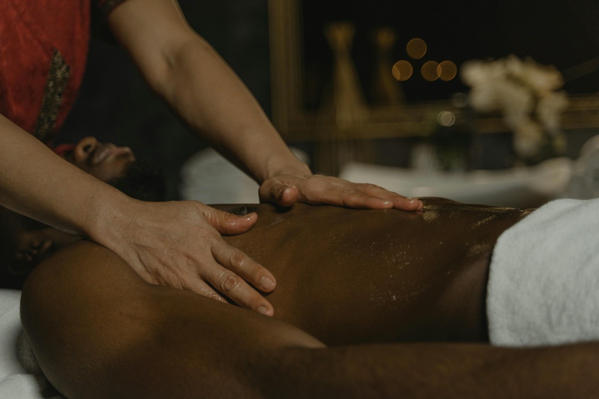 cách Massage thư giãn cho chồng