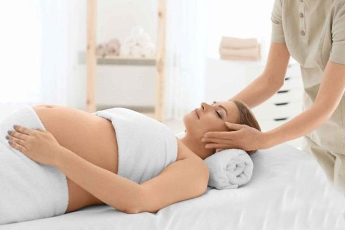 cách massage giảm đau đầu cho bà bầu