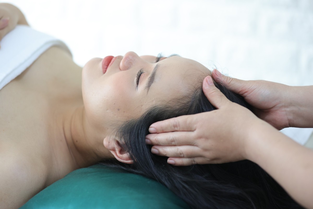 cách massage giảm đau đầu cho bà bầu
