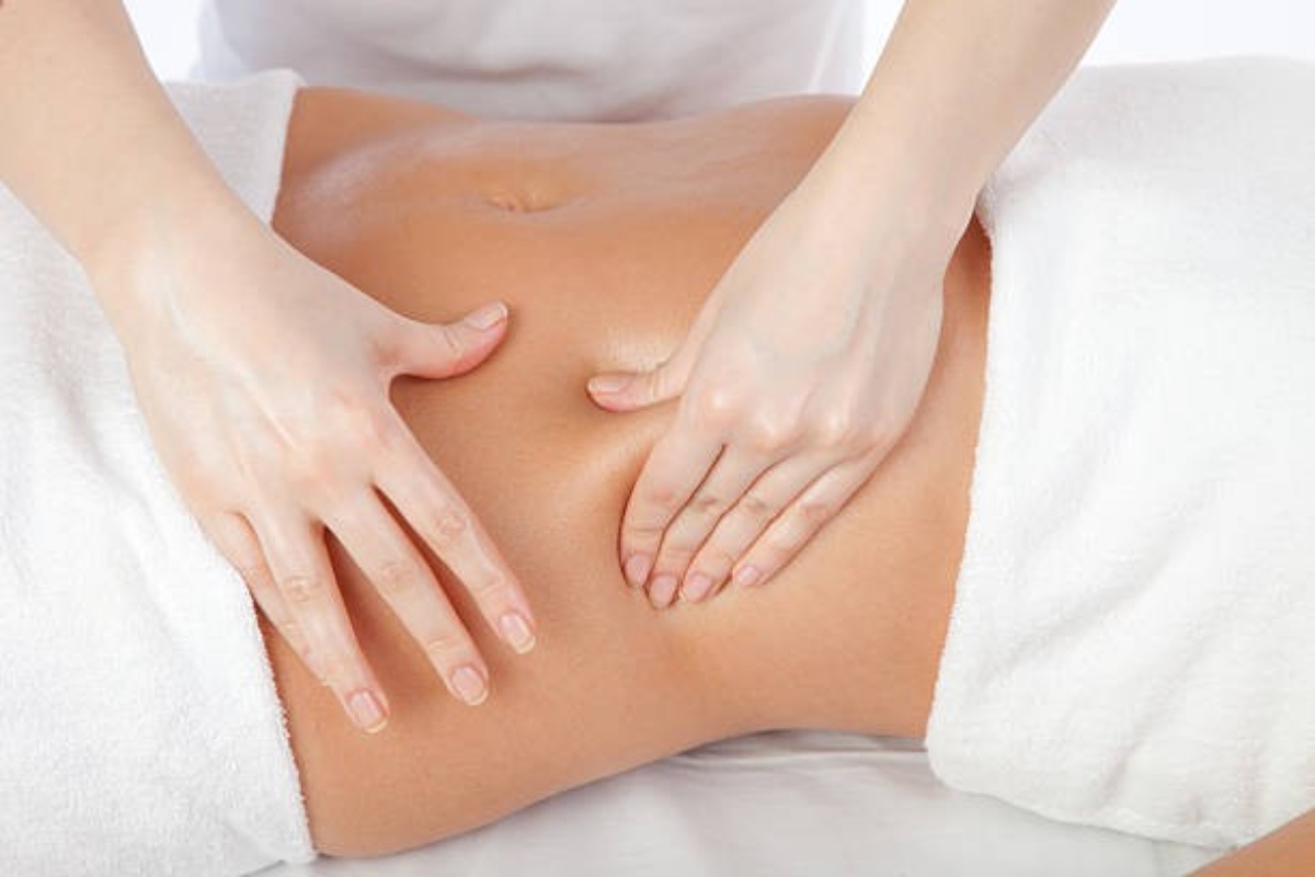 cách massage giảm đau bụng