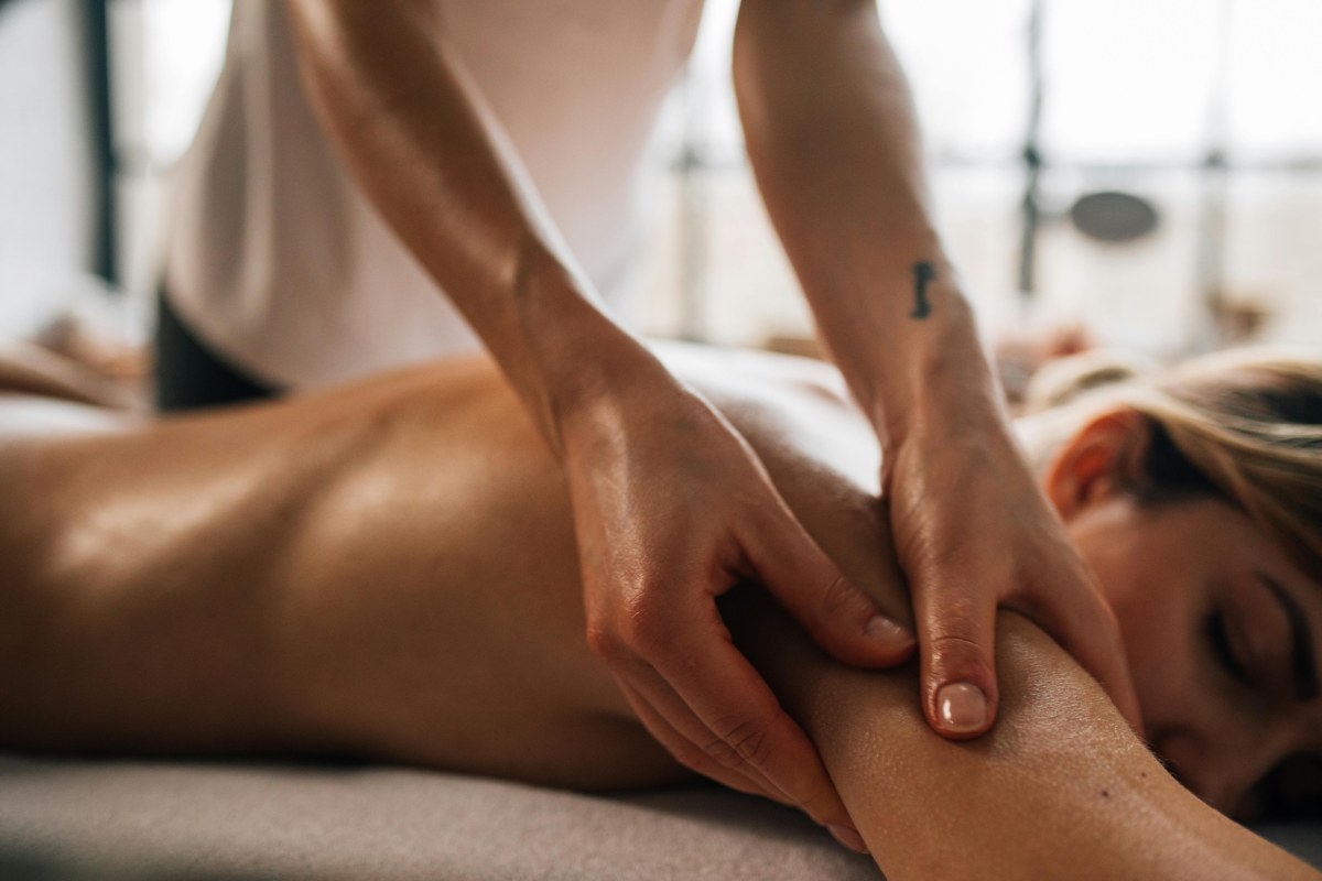 cách massage giảm đau cơ