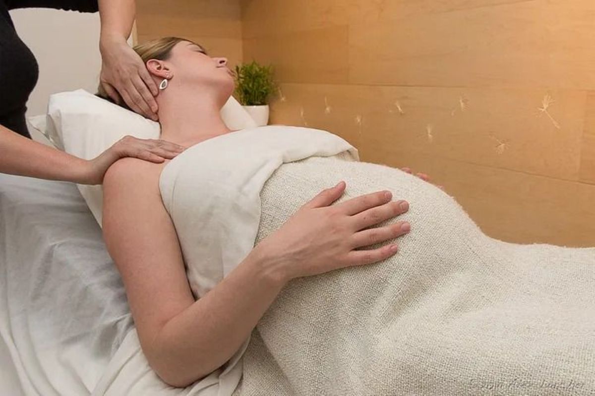 Kỹ thuật massage bầu dịu nhẹ chăm sóc cơ thể mẹ tại tigon massa