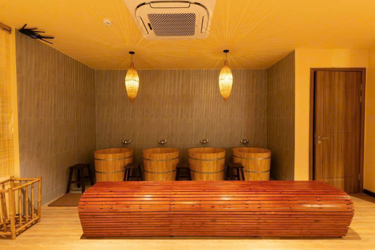 ngâm bồn lá dao đỏ