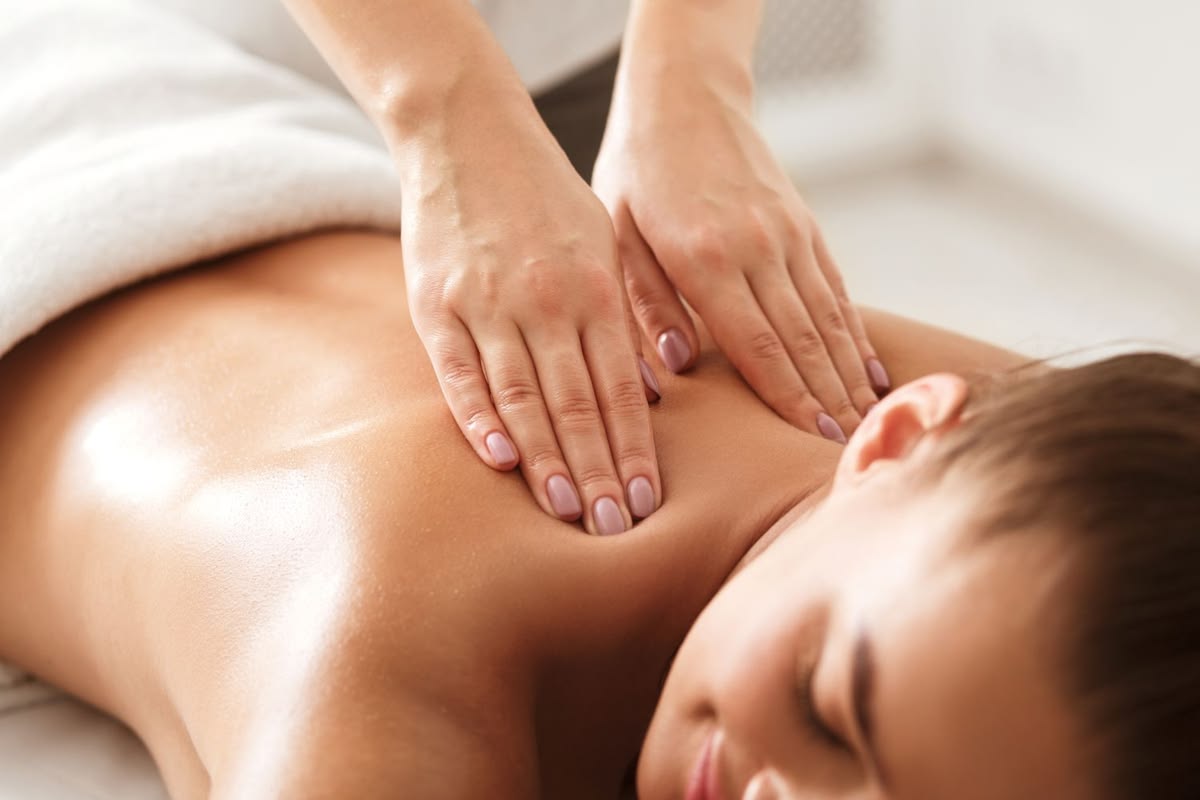 Kỹ thuật massage truyền thống đầm sâu giải cơ chuyên sâu tại tigon massa